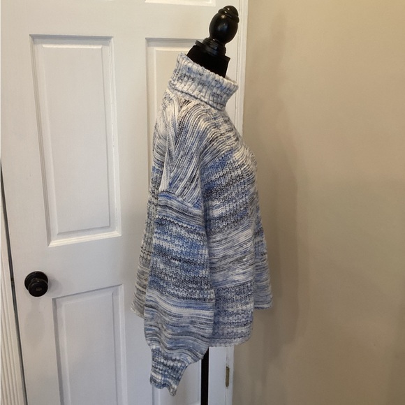 Liz Claiborne Turtleneck Sweater - Picture 4 of 6